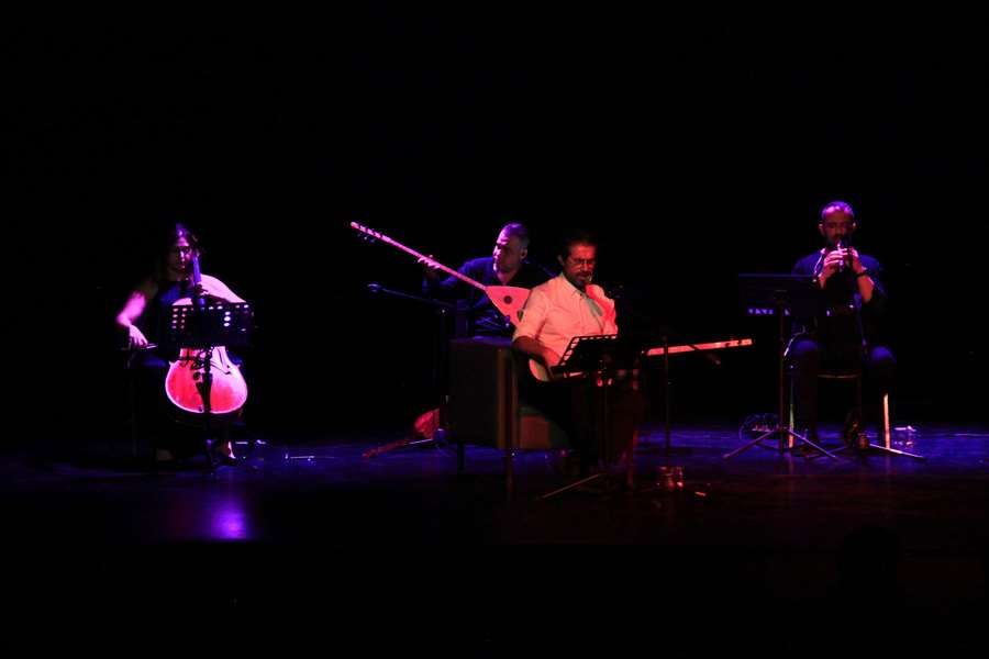 Manidar grubu Yunus Emre Kültür ve Sanat Merkezi'nde konser verdi