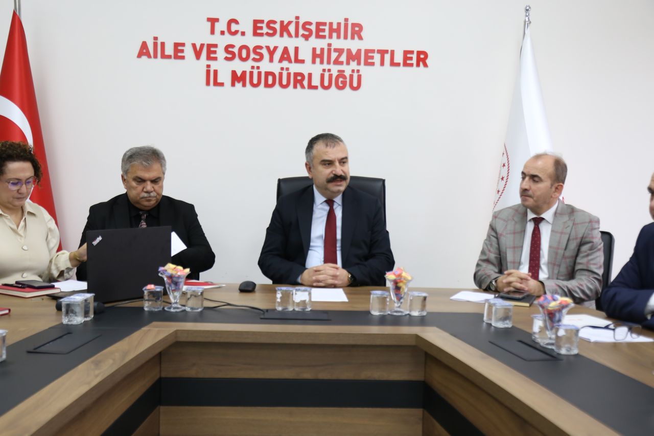 Aile ve Sosyal Hizmetler İl Müdürlüğü'nde değerlendirme toplantısı: yatırımlar ele alındı
