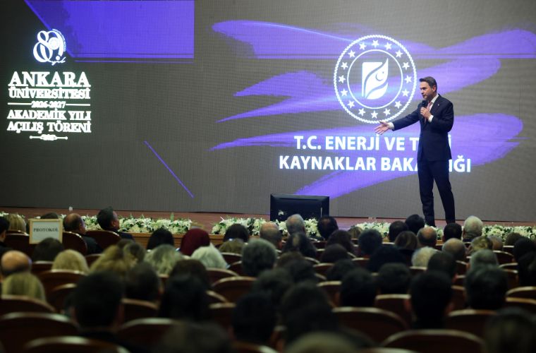 Bakan Bayraktar Ankara Üniversitesi'nde enerji hedeflerini anlattı