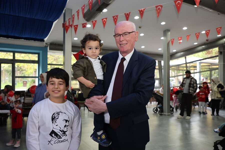 Odunpazarı'nda anneler ve çocuklar Cumhuriyet'i Alaaddin Parkı'nda kutladı