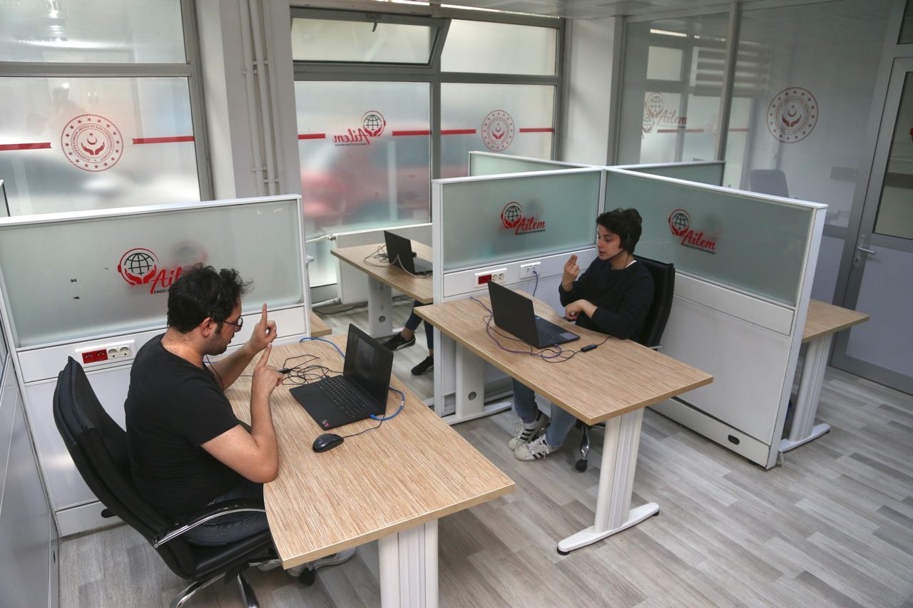 AİLEM Engelsiz İletişim Merkezi 335 bin 288 çağrıya çeviri desteği sağladı