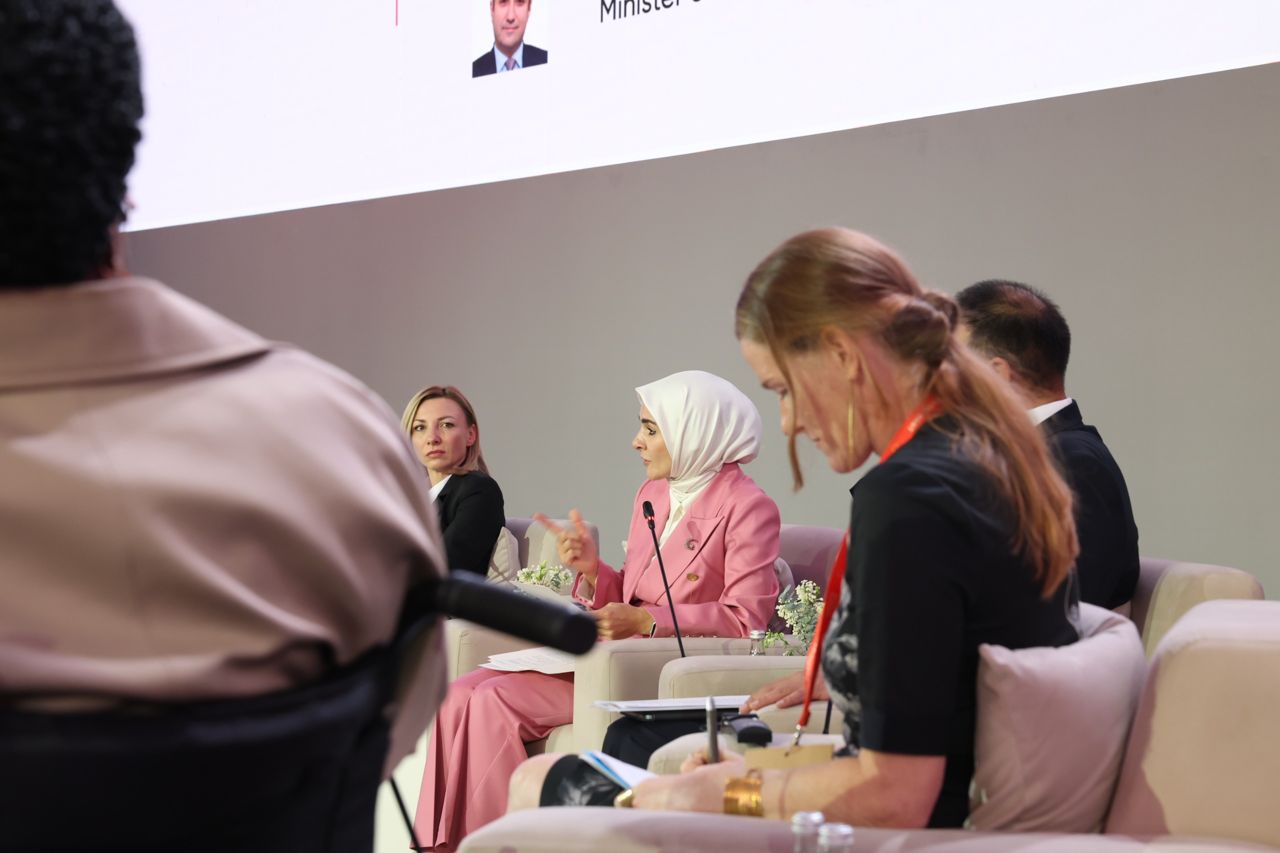 Bakan Göktaş, Semerkant'taki çocuk refahı zirvesinde konuştu
