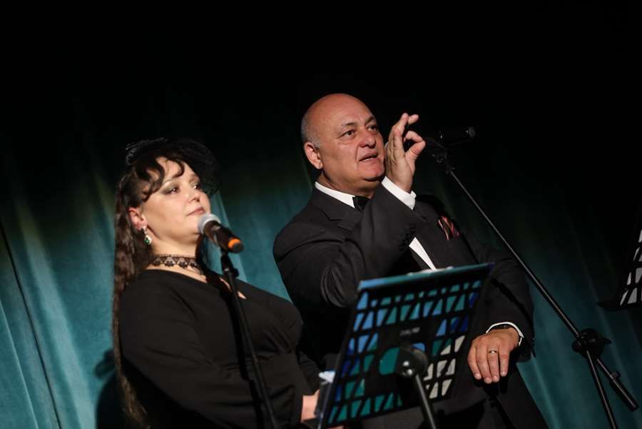 Odunpazarı Belediyesi'nin Cumhuriyet programında müzik, tiyatro ve halk dansları