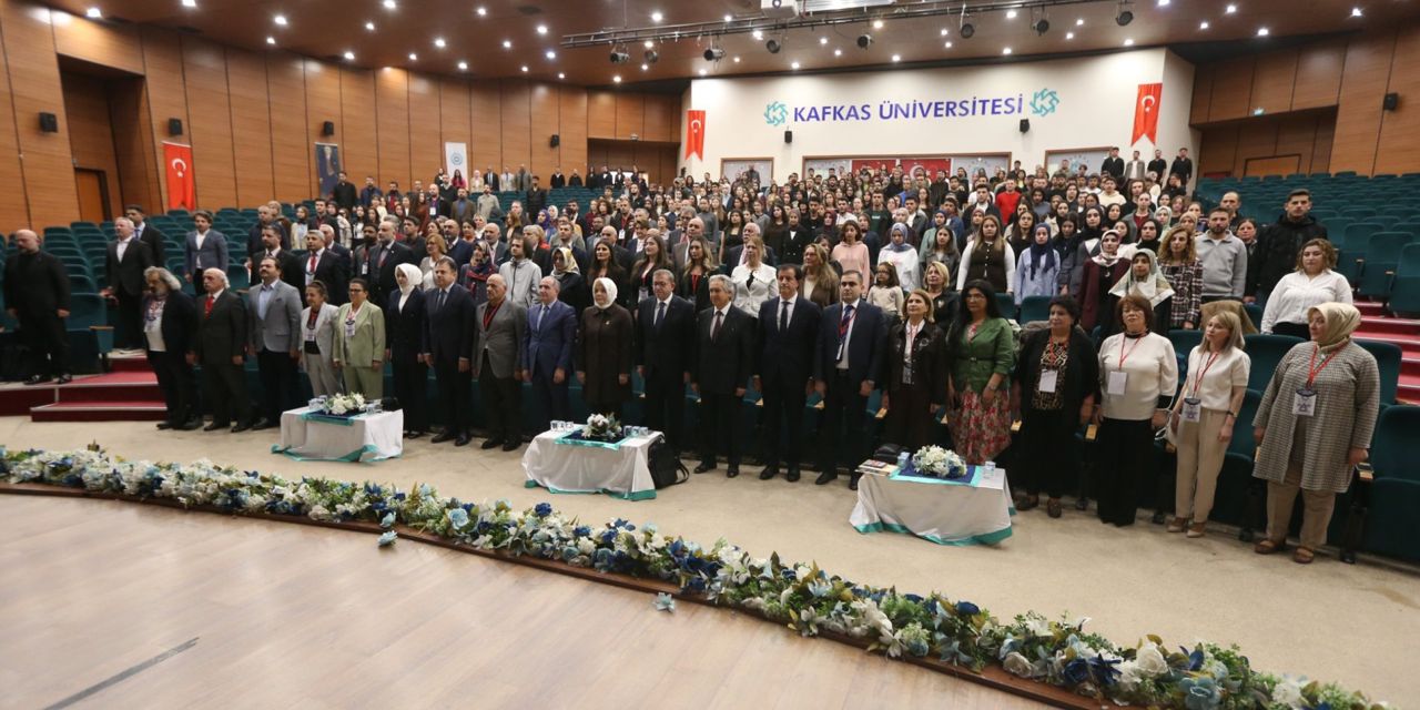 Kars'ta 13. Uluslararası Çocuk ve Gençlik Edebiyatı Sempozyumu düzenlendi