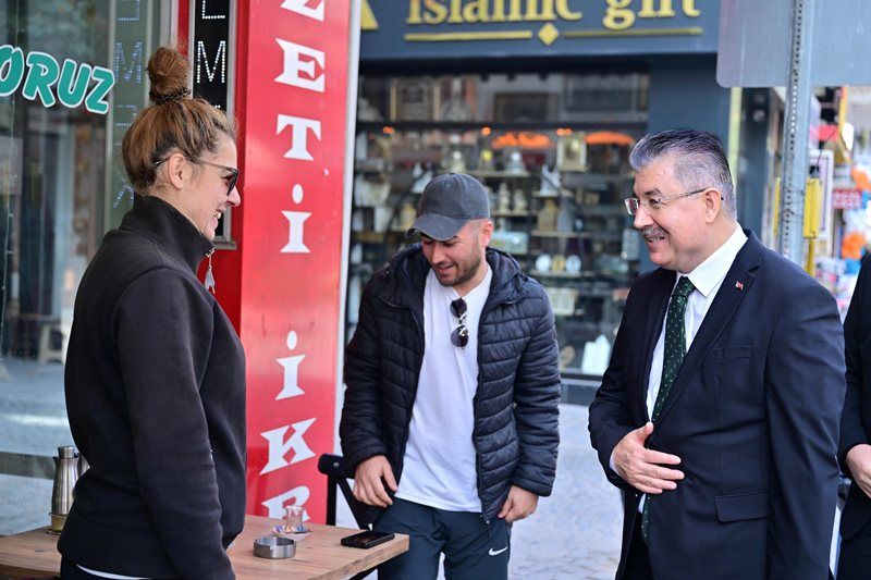 Vali Yılmaz İstiklal Mahallesi Demirciler Sokağı esnafını ziyaret etti