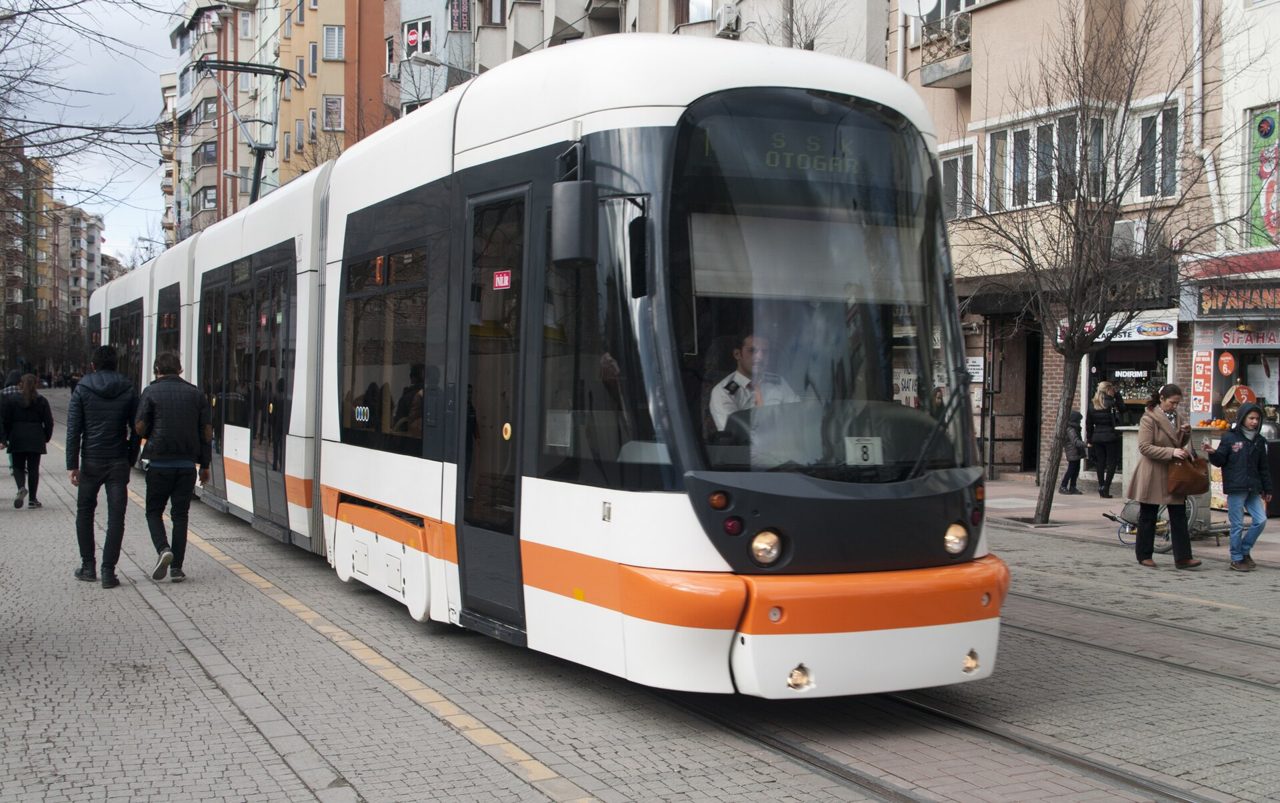 Uluönder'deki teknik arıza 4 tramvay hattını etkiledi, seferler normale döndü